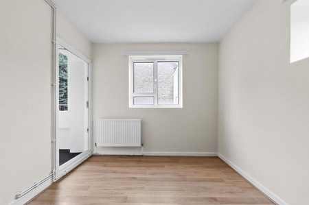 4 bedroom flat to rent - Photo 4