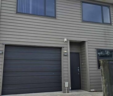 Four Bedroom Townhouse - Photo 1