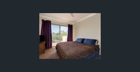 Massive Renovated Townhouse in Auchenflower - Photo 3