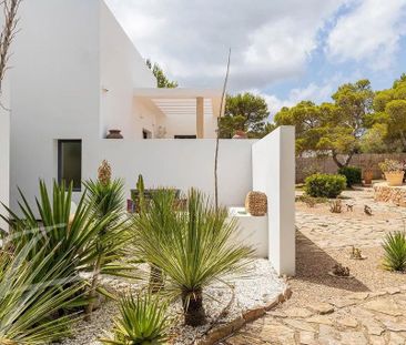 Luxury Villa for rent in Es Caló, Spain - Photo 4