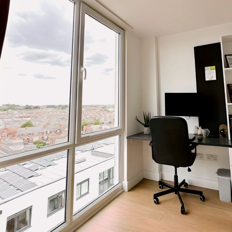 Silver Large City Studio, Floors G-4 - Photo 1