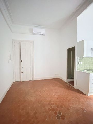 A LOUER AVIGNON INTRAMUROS ( 84000 ) : appartement 1 pièce - non meublé - climatisé - terrasse, - Photo 2