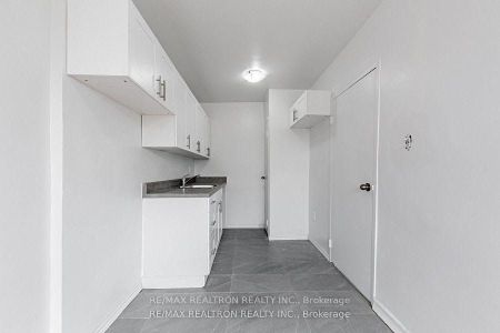 For Lease - 2515 Eglinton Avenue Unit# 310, Toronto, Ontario - Photo 3