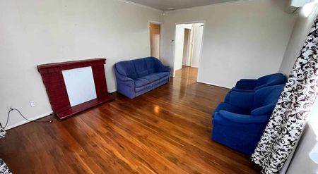 Walking distance to bus, school and local shops - Photo 2