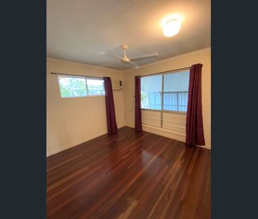 3 BEDROOM- AIR-CONDITIONED & CONVENIENT LOCATION - Photo 3