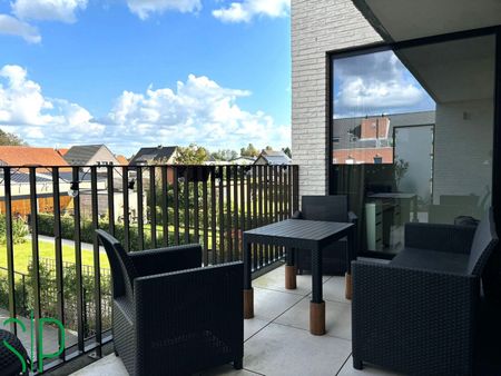 Modern appartement met 2 slaapkamers, terras, kelderberging en autostaanplaats nabij het centrum van Dessel. - Photo 2