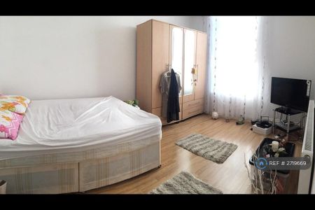 3 bedroom flat to rent - Photo 2