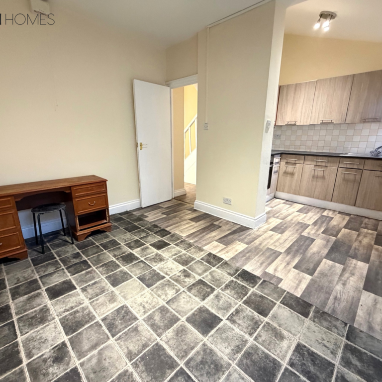 3 bedroom end of terrace house to rent - Photo 1