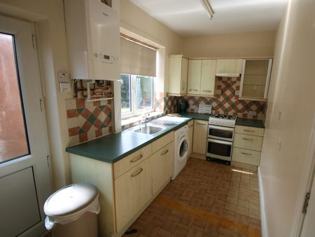 End of terrace house to rent on - Photo 3