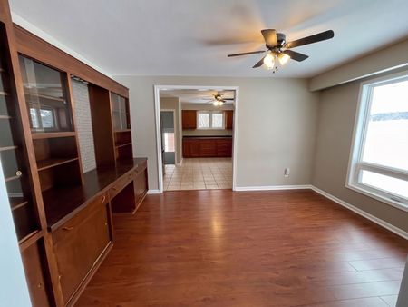 For Lease - 1043 Penetanguishene Road Unit# Upper, Oro-Medonte, Ontario - Photo 2