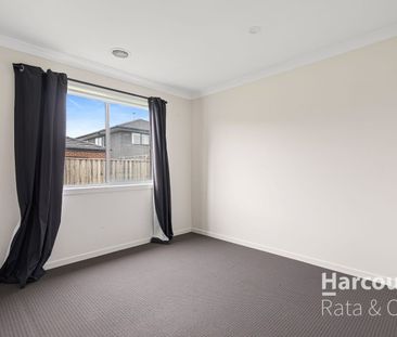 Modern Family Home in Greenvale - Photo 4