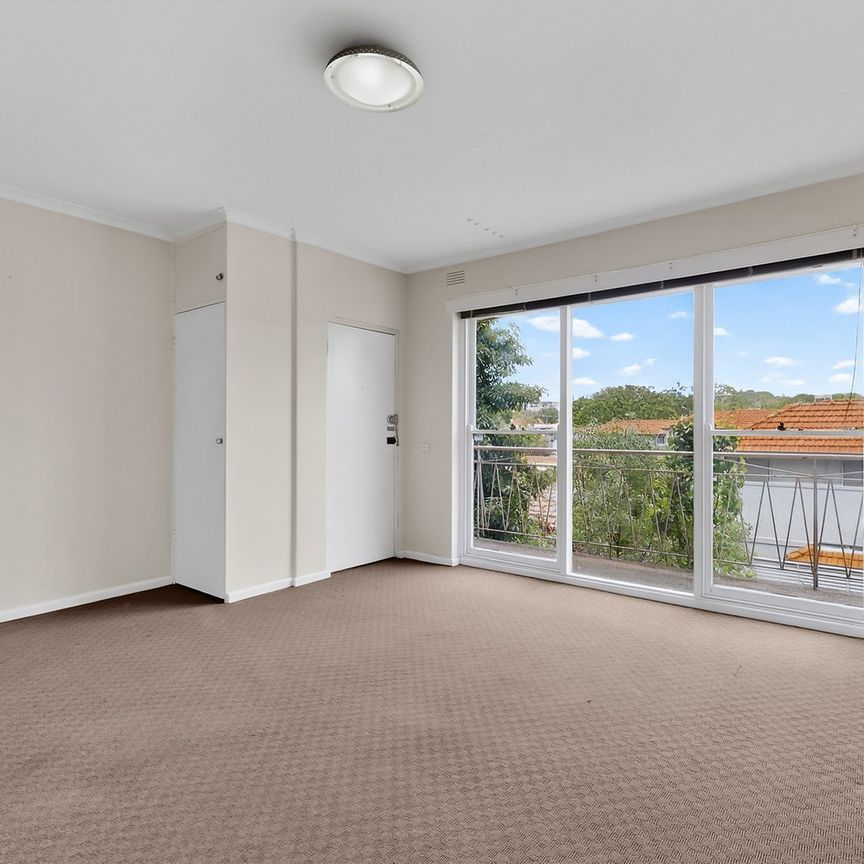 Private and Secure Apartment - Photo 1