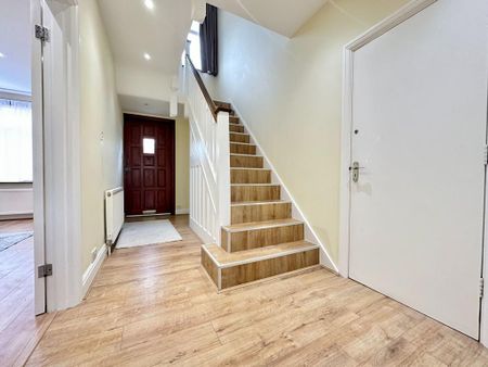 4 bedroom semi-detached house to rent - Photo 3