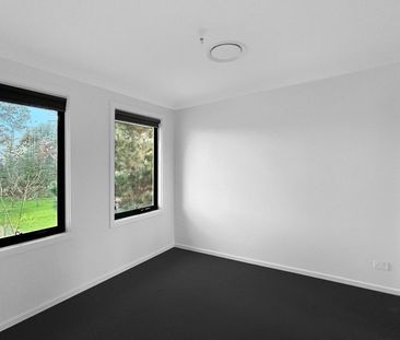 Modern 4 bedroom home - Photo 4