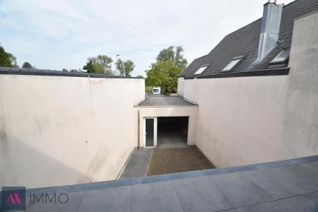 Volledig vernieuwd triplex-appartement met 2 slpk. terras en garage. Vrij vanaf 01/12 - Foto 4