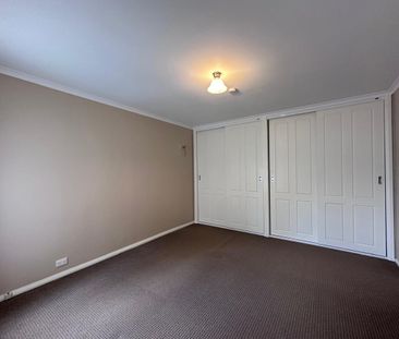 Modern 1-Bedroom Unit which includes gas, electricity, water & fort... - Photo 5