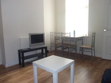 4 Bedroom Student House - Photo 2