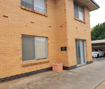 DOWNSTAIRS UNIT, AMAZING LOCATION! - Photo 1