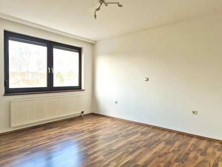 Leonding - Gaumberg! Sonnige und ruhig gelegene 3-Zimmer-Wohnung, 79 m² inkl. Loggia, Küche möbliert, Parkplatz! - Foto 4