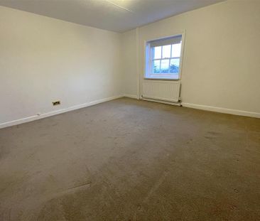 3 bedroom apartment to rent - Photo 3