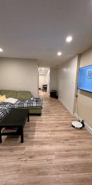 newly renovated 3.5 apartment for rent - Photo 1