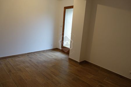 Buc -RDC 2 pièces 49 m² avec terrasse, - Photo 2