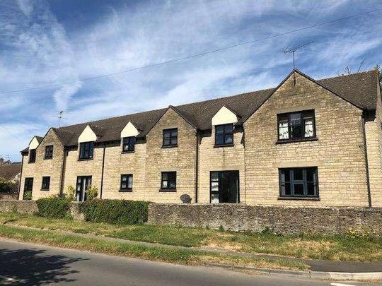 Manor Court, Fairford, GL7 - Photo 1