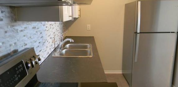 2 Bedroom Condo For Rent In Oshawa - Fully Renovated - Photo 2