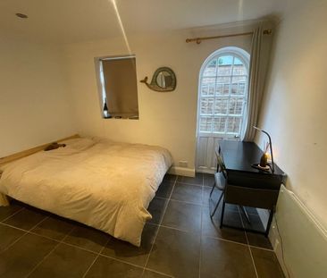 4 Bed Flat, Lillie Road, SW6 - Photo 1