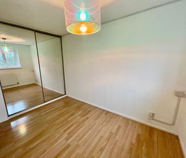 3 bedroom end of terrace house to rent - Photo 2