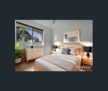 Versatile Home with Separate Office Space on 775sqm - Photo 4