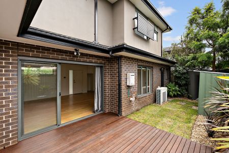 Modern Comfort & Low Maintenance Living - Photo 5