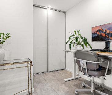 Modern Executive Living with Blue Mountains Views - Photo 3