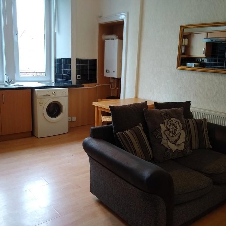 2 bedroom flat to rent - Photo 1