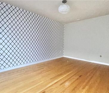 For Lease - 867 Viscount Road Unit# MAIN LEVEL & SECOND FLOOR, Lond... - Photo 1