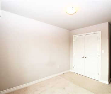 11 SONOMA VALLEY Crescent, Hamilton, Ontario, L9B0J3 - Photo 6