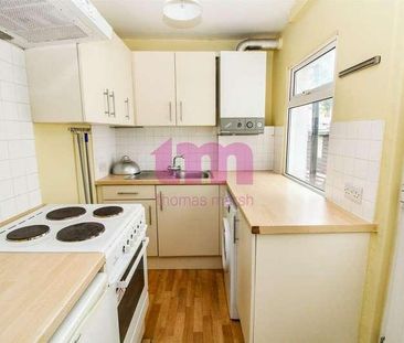 College Road, Grays, RM17 - Photo 6