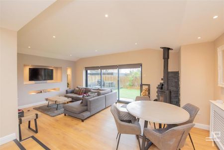 3 bedroom semi-detached house to rent - Photo 2