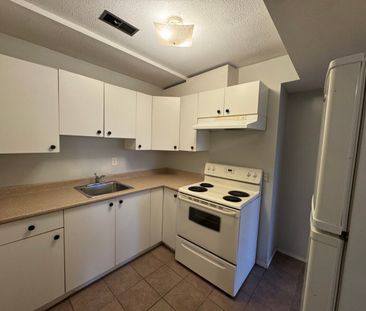 Spacious Home With 2 Kitchens - Photo 2