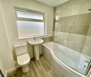 3 bedroom end of terrace house to rent - Photo 4