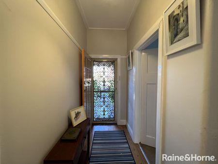 323 Lords Place, Orange, NSW 2800 - Photo 5