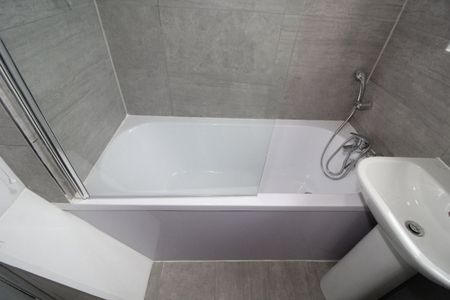 Marsh Lane, PRESTON PR1 8RT - Photo 3