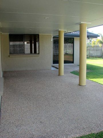 Relaxed coastal lifestyle - Photo 2