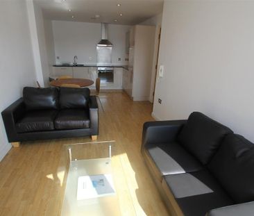 2 bedroom flat to rent - Photo 1