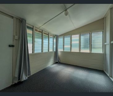 Comfortable Home Close to CBD - Photo 2