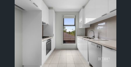 Modern Three-Level Townhouse in the Heart of Box Hill – Style, Space & Unbeatable Convenience - Photo 4