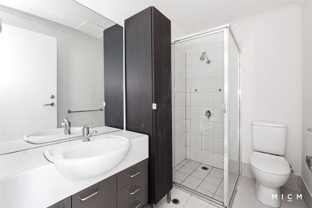 1428/139 Lonsdale Street - Photo 2