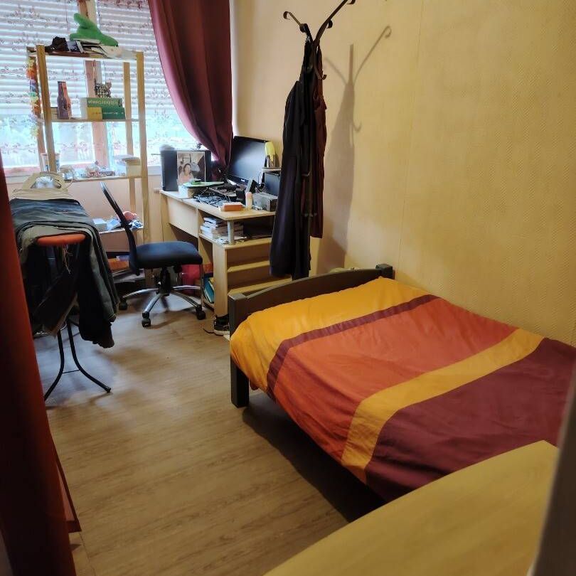 Loue chambre pour étudiant proche du tramway - Photo 1