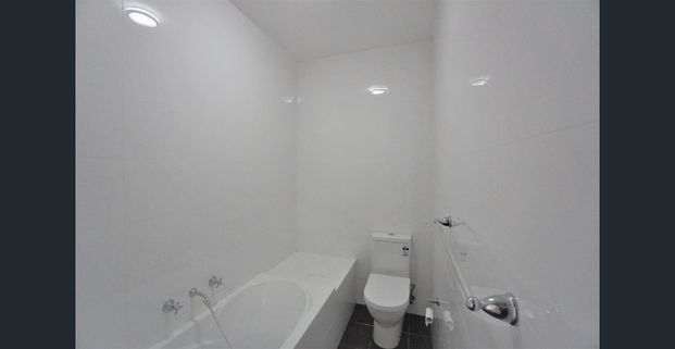 Near New 3 Bedrooms Villa Located In West Ryde - Photo 1