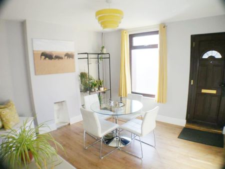 2 bedroom terraced house to rent - Photo 4